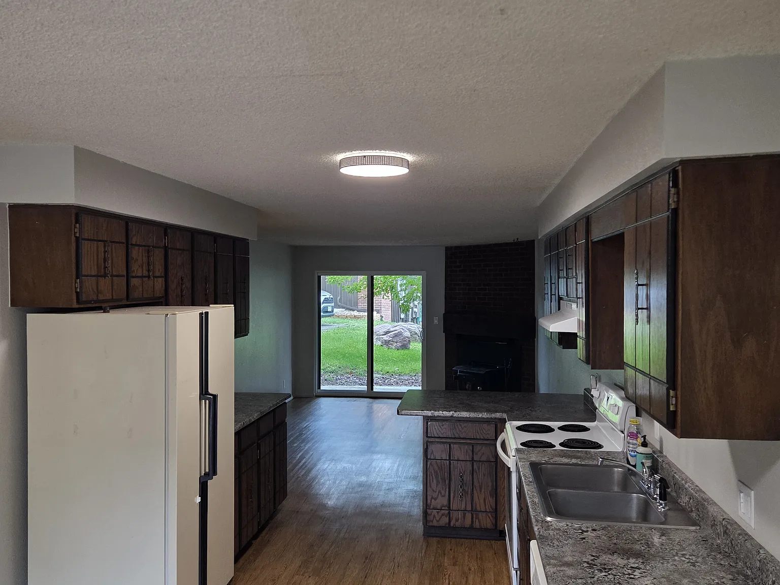 2 bed, 1005 sqft, $2,050 — Photo 1