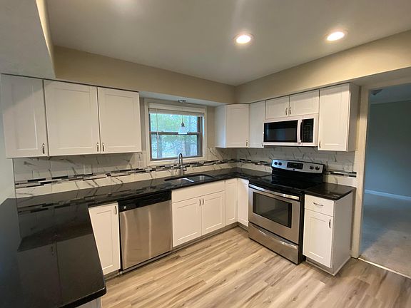 4th image of 961 Charterhouse Ct