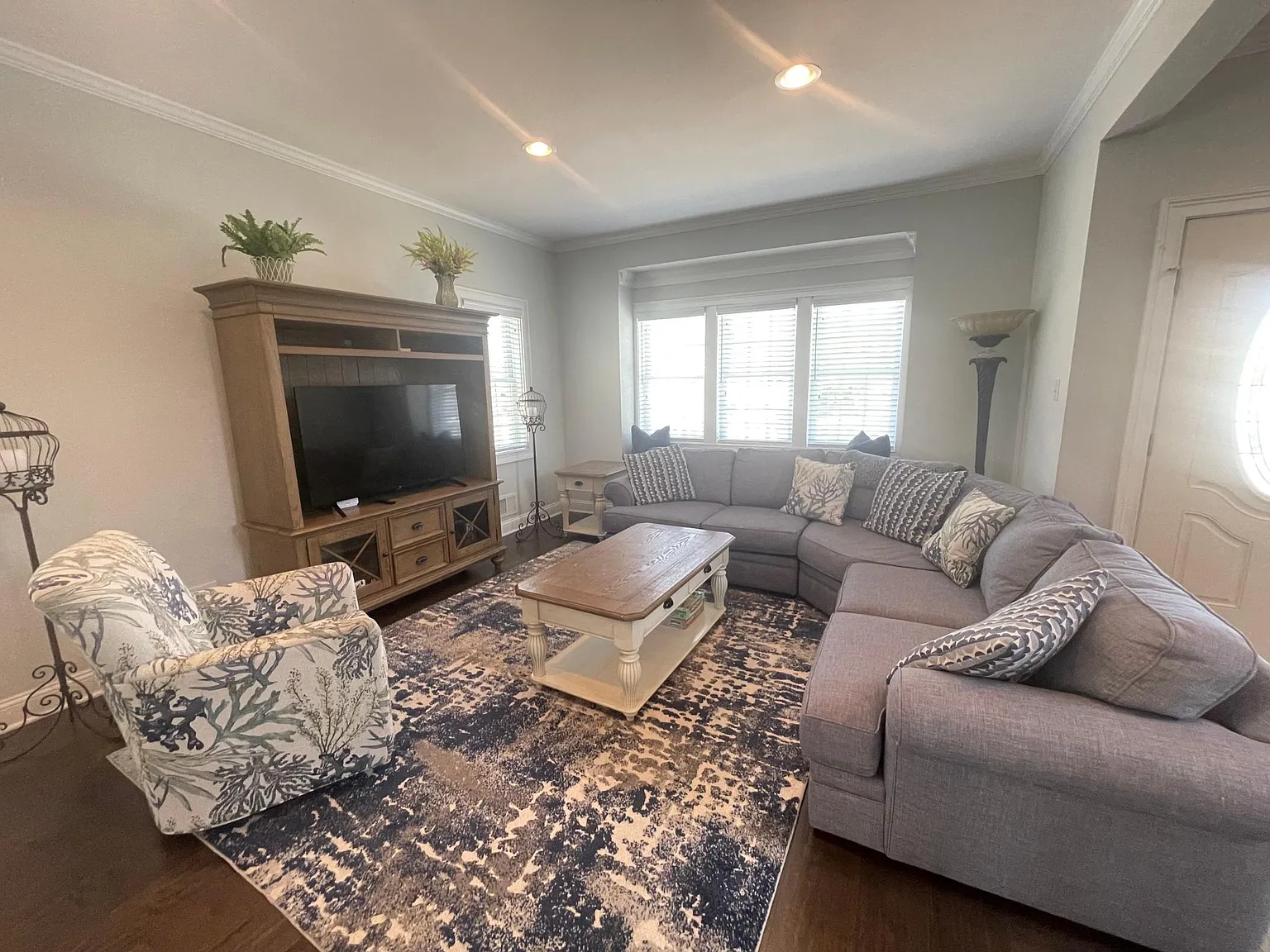 4 bed, 2565 sqft, $3,500 — Photo 4