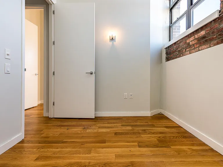 96 Dupont St #4L — Photo 10
