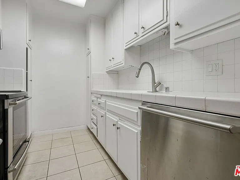 1012 7th St #20 — Photo 12