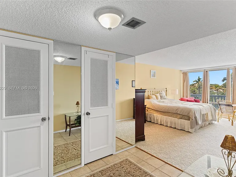 4020 Galt Ocean Dr #203 — Photo 38