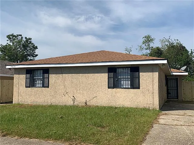 3 bed, 2.0 bath, 1200 sqft, $1,300 — Photo 2