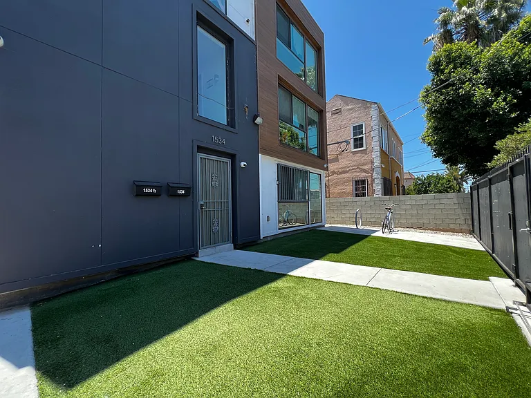 1534 W 35th St — Photo 13