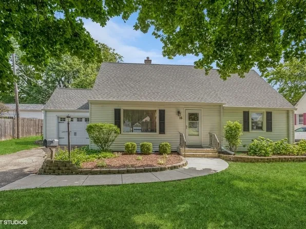 16 S Westlawn Ave, Aurora, IL 60506