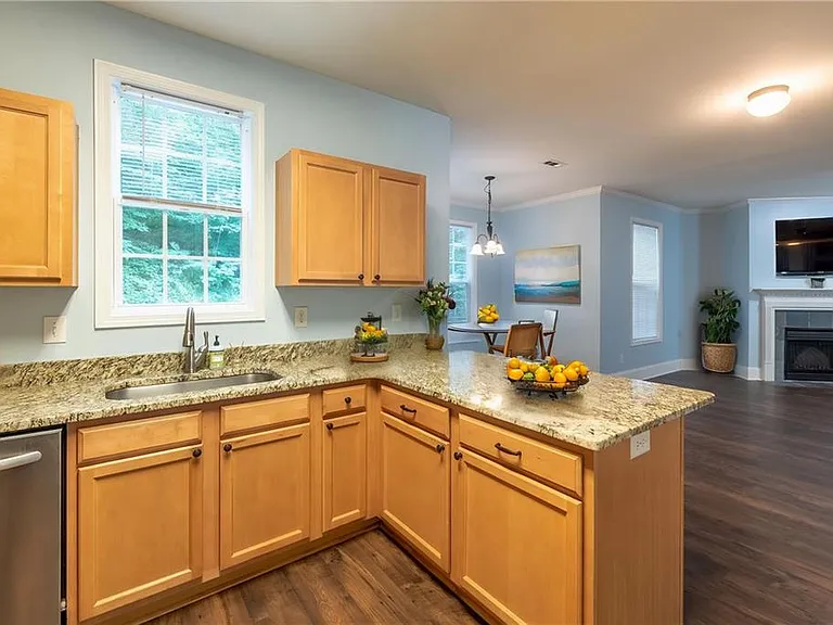 5181 Heather Rd SE — Photo 5