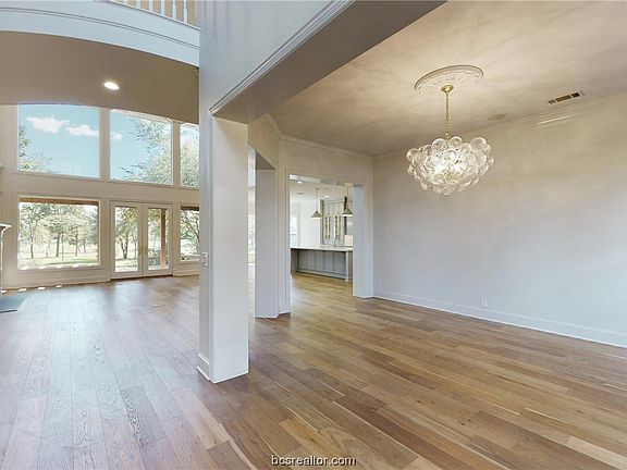 2nd image of 5016 Augusta Cir