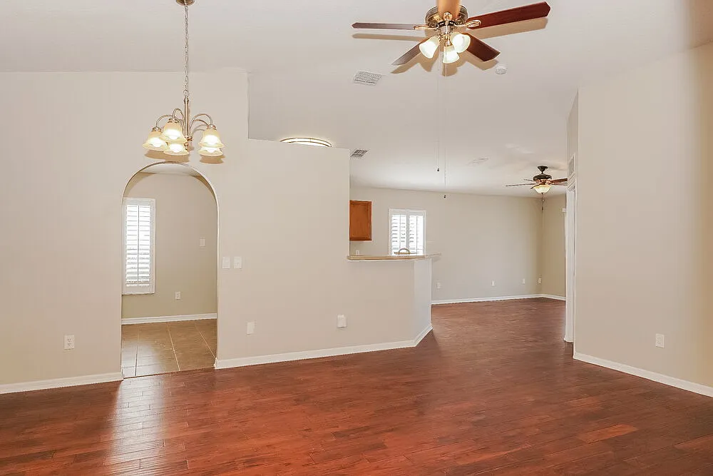 3 bed, 2.0 bath, 1472 sqft, $2,280 — Photo 3
