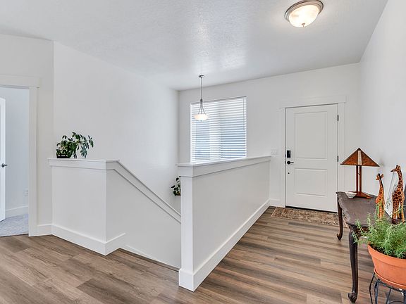 4th image of 281 N Pheasant Dr