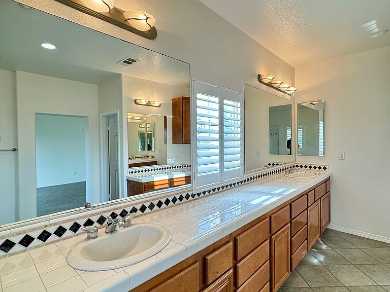 1331 Bayside Cir — Photo 75
