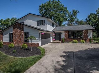 6099 Castlehill Dr, Cleveland, OH 44143