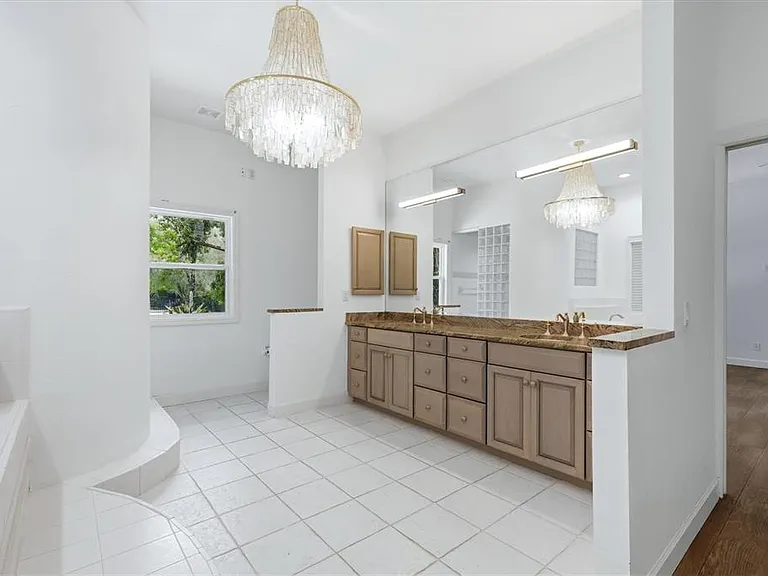 1351 Dixie Lee Ln — Photo 17