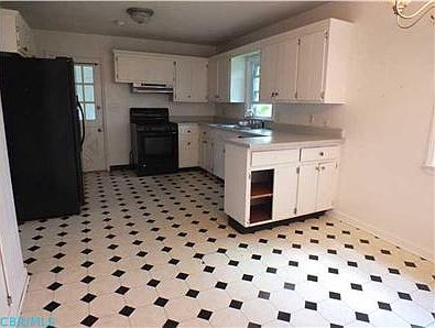 4th image of 7346 E Broad St