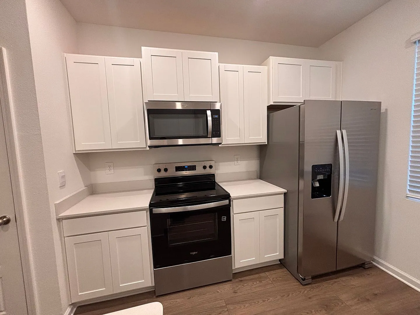 Never-Lived-In 3BR/2.5BA Townhome! Screened Lanai & Pond View! Private Owner! — Photo 4