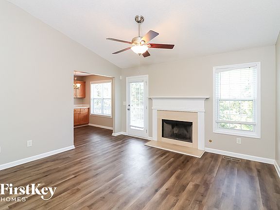 5th image of 77 Hillcrest Dr
