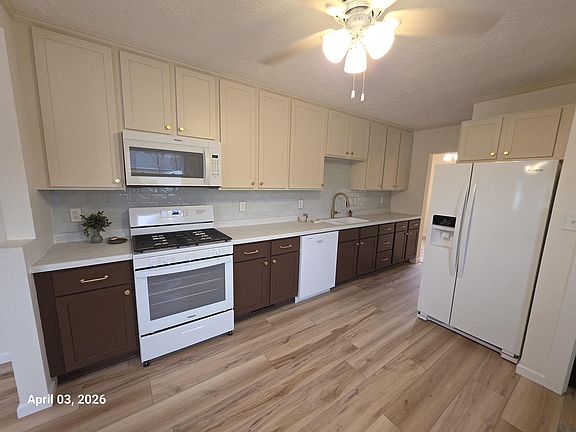 4th image of 926 Pacquette Ave
