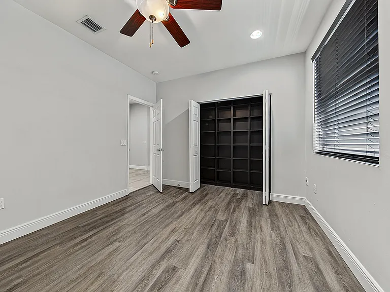 1135 NE 3rd Ave — Photo 35