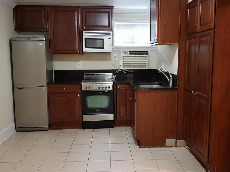 3520 W Pl NW #L9 — Photo 2
