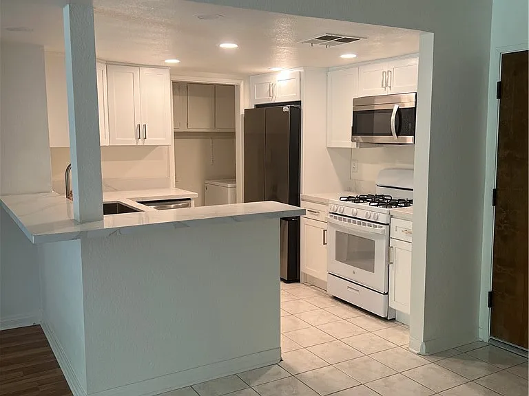 234 E Fern Ave #106 — Photo 8