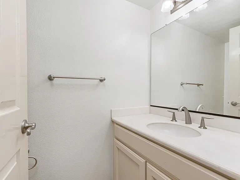 4293 Cordobes Cv — Photo 16