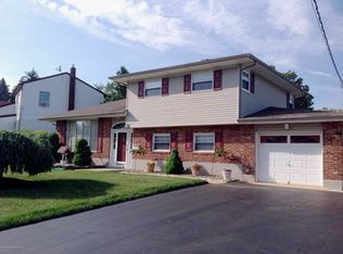 6 Schaeffer Ln, Freehold, NJ 07728