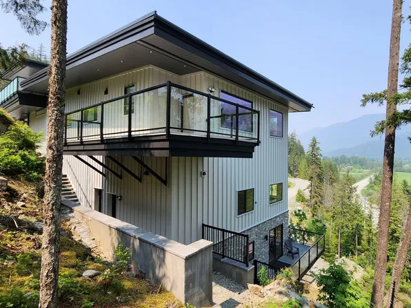 1307 Eagle Dr #4, Pemberton, BC V0N 2L1