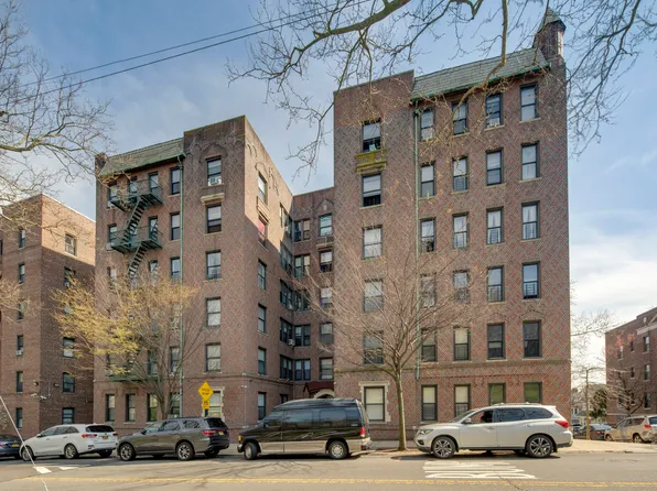 86-02 Park Lane South