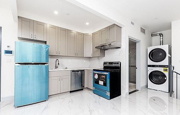 4th image of 1376 Dekalb Ave #1B