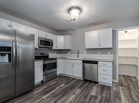 4th image of 360 12th St
