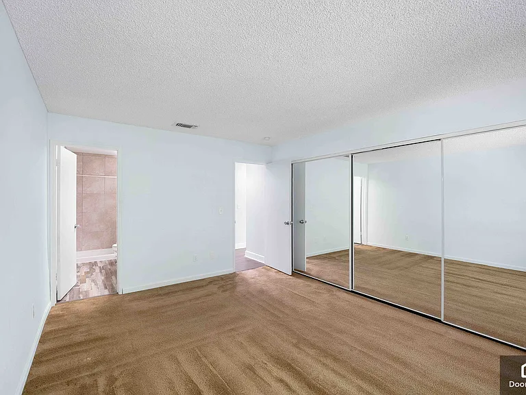 1504 Chelsea — Photo 16