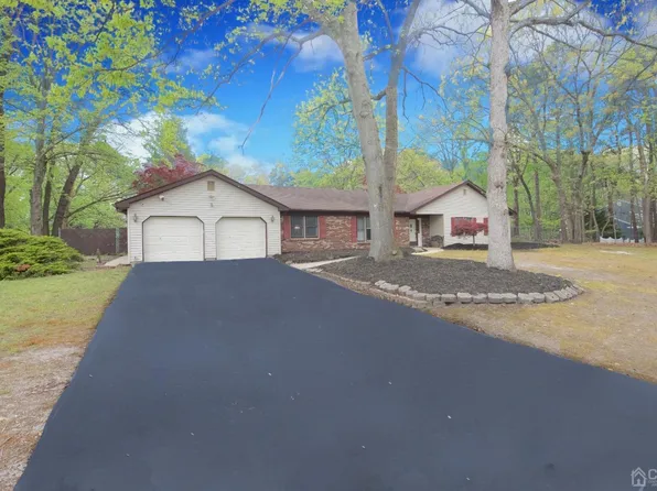 121 Jennifer Dr, Monroe Township, NJ 08831