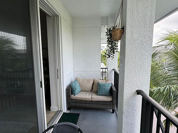 3rd image of 250 NE 3rd Ave APT 504