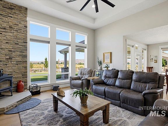 3rd image of 418 Skyview Ln