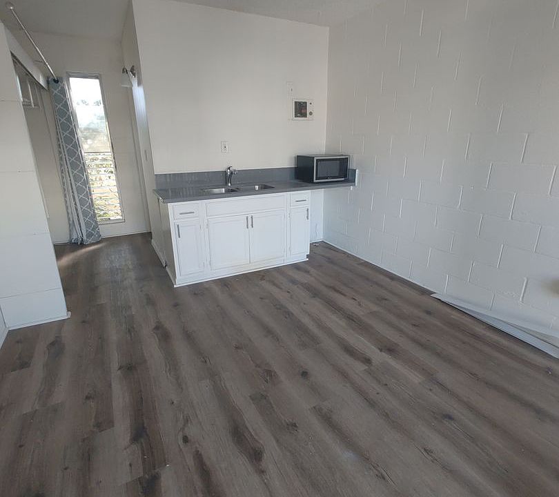 2nd image of 1601-1609 Beloit Ave #23