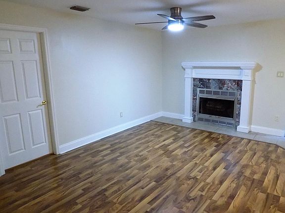 SPACIOUS FAMILY ROOM WITH FIREPLACE