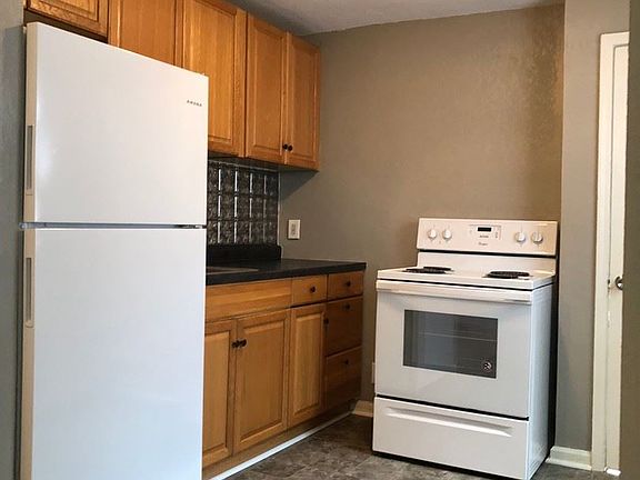 3rd image of 613 N Broadway St
