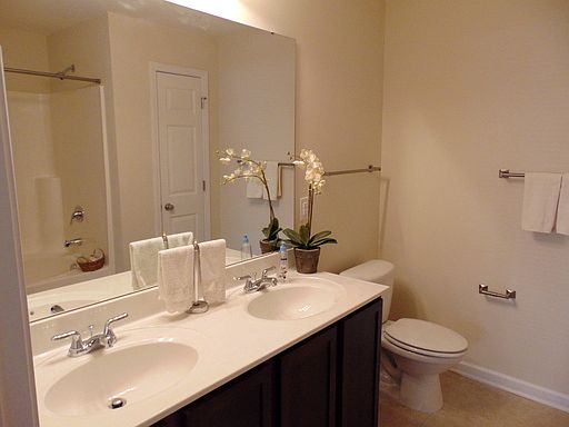 2nd image of 2731 Kirkwood Dr APT 2F