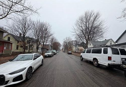 4th image of 1060 Albemarle St