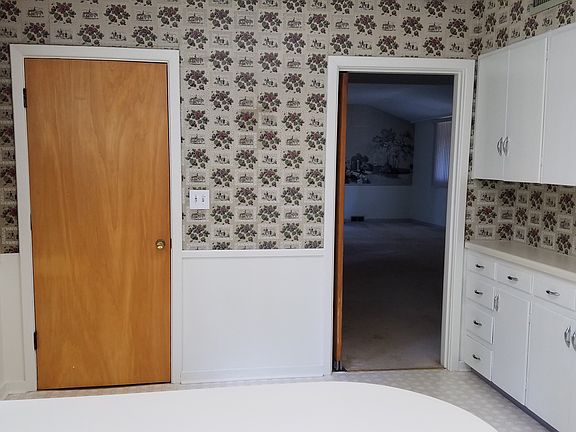 5th image of 2503 Highland Dr NE
