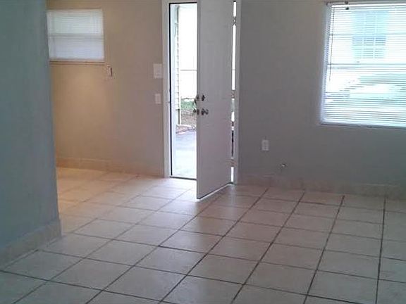 4th image of 2337 Valley Dr