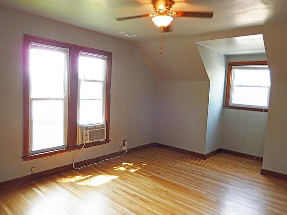 2nd image of 811 N 2nd St #1