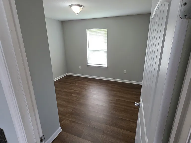 210 Dylan Ln — Photo 4