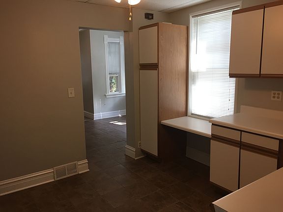 4th image of 172 N Elm Ave Floor 1