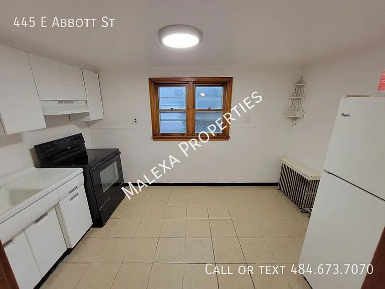 445 E Abbott St — Photo 7