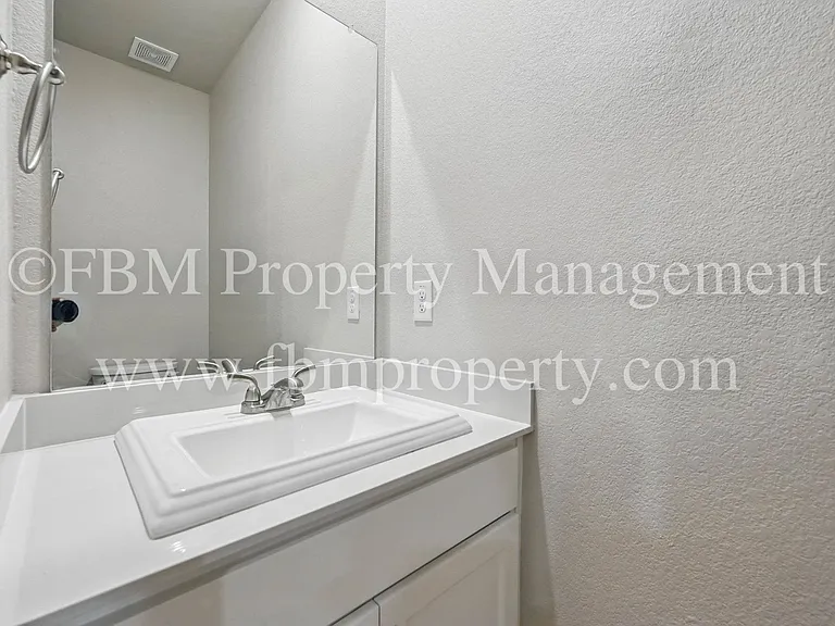 2120 Dena Dr — Photo 13