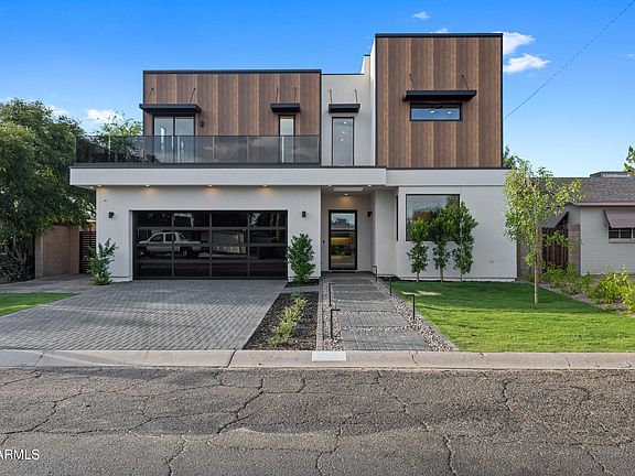 2nd image of 4422 E ROMA Avenue