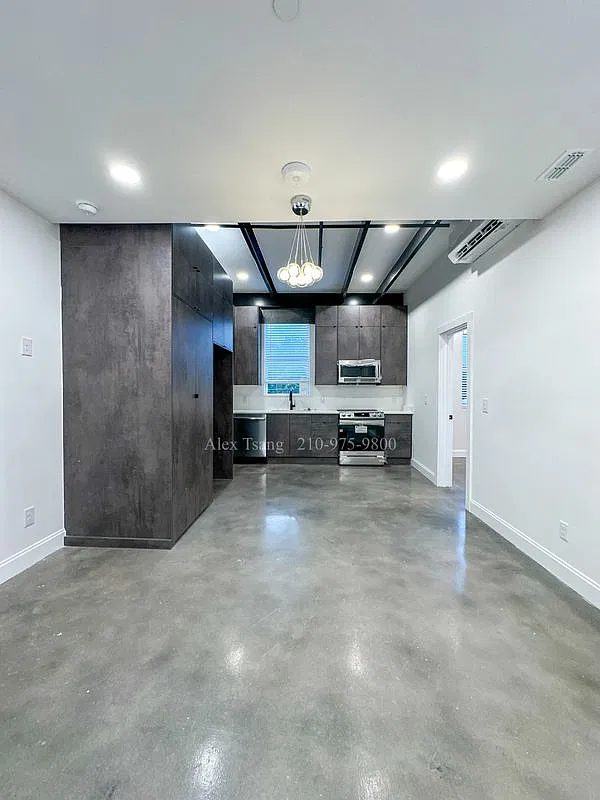 2 bed, 2.0 bath, 1051 sqft, $1,875 — Photo 2