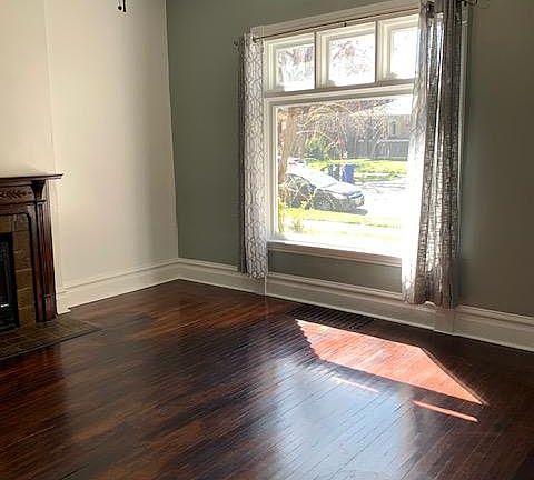 3rd image of 925 E Logan Ave #1