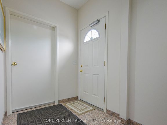 5th image of 204 Sheppard Ave W