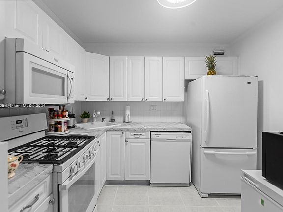 4th image of 2030 S Ocean Dr APT 2202
